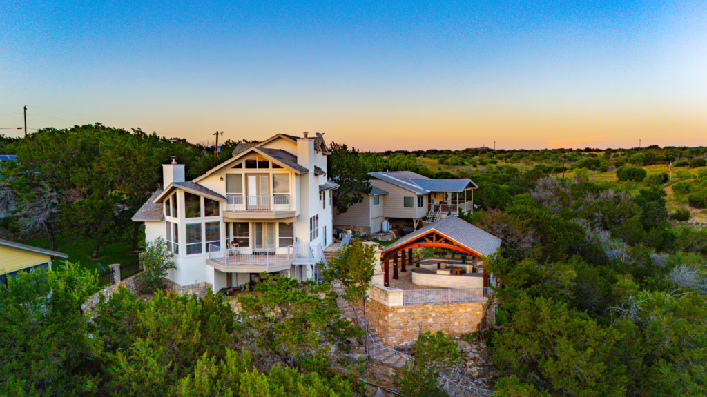 Multi-million dollar estate near Hells Gate in Gaines Bend